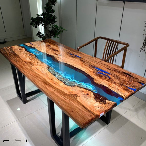 در این تصویر یک نمونه میز ناهار حخوری چوب و رزین را مشاهده میکنید که از اسلب های طبیعی چوب ساخته شده است