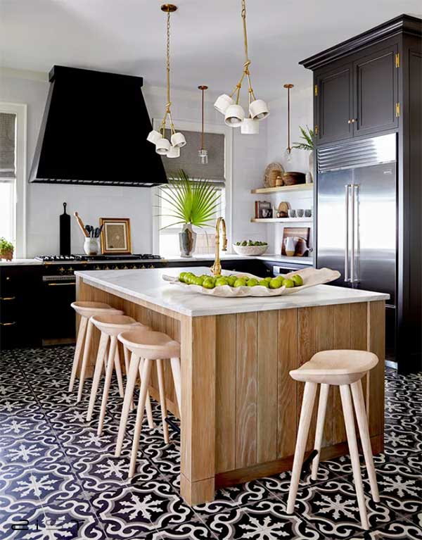جزیره چوبی یک ایده عالی برای تلفیق سبک سنتی و مدرن در آشپزخانه است