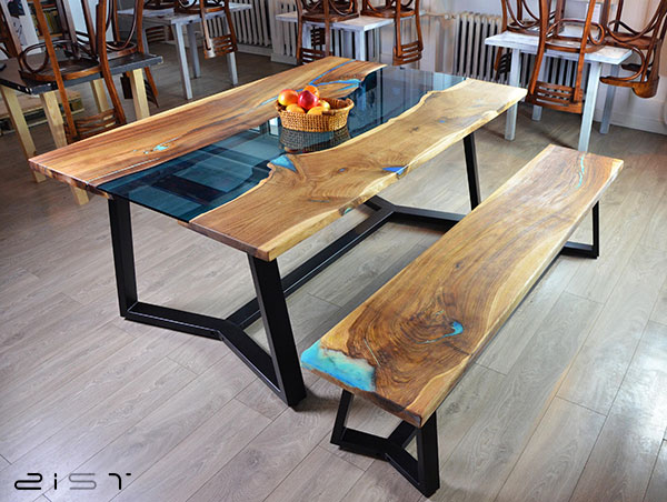 در این تصویر یک مدل میز ناهار خوری چوب و رزین مشاهده میکنید