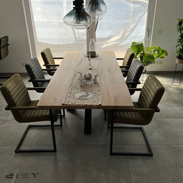 در این تصویر شما یک مدل جدید میز ناهار خوری چوب و فلز را مشاهده میکنید