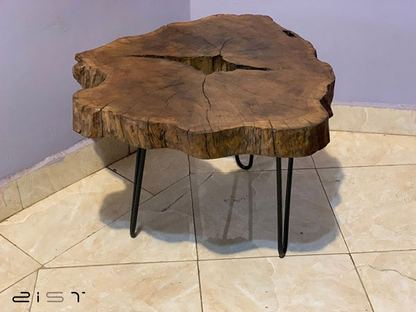 میز جلو مبلی چوب و فلز با هر سبک دکوارسیونی همخوانی دارد