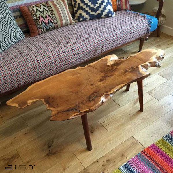 در این تصویر یک نمونه میز جلو مبلی شیک و خاص چوب و فلزی را مشاهده میکنید