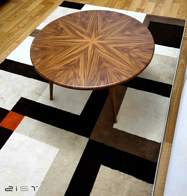 در این تصویر یک مدل میز جلو مبلی مدرن چوبی گرد را مشاهده میکنید