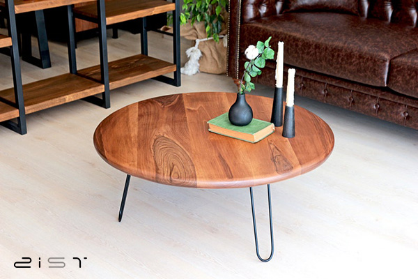 میز جلو مبلی مدرن چوبی و فلزی با هر سبک دکوراسیون داخلی همخوانی دارد.
