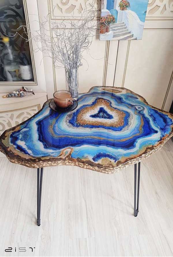 میز جلو مبلی چوب و رزین یک ترکیب فوق العاده خاص برای منزل شما است