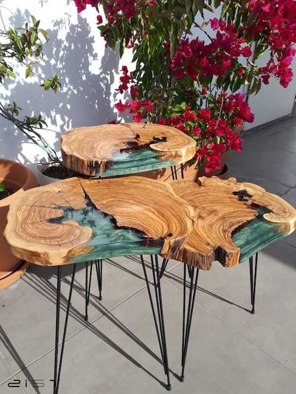 در این تصویر یک نمونه میز جلو مبلی چوب و رزین را مشاهده میکنید