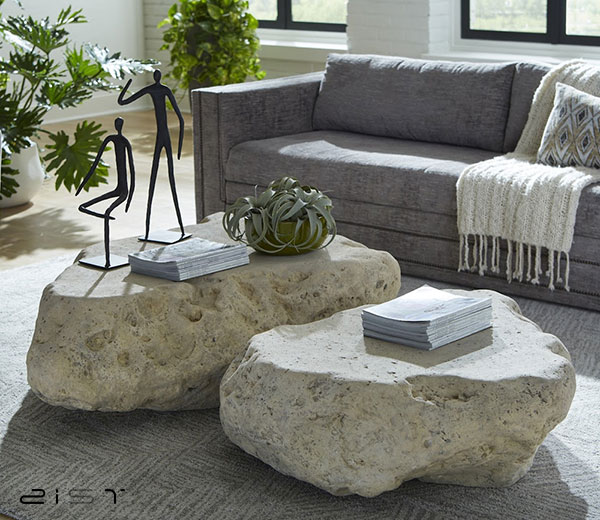 سنگی که برای ساخت این میز استفاده شده است حالت طبیعی خودش را حفظ کرده است