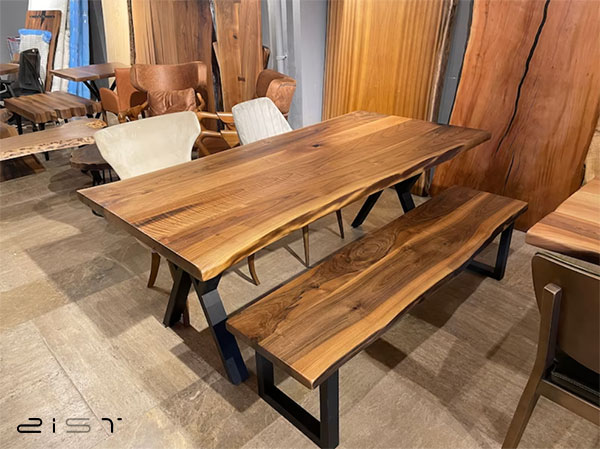 در این تصویر یک میز ناهار خوری 8 نفره جدید چوب و فلز را مشاهده میکنید
