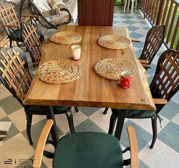 میز ناهار خوری چوب و رزین با هر سبک دکوراسیون داخلی همخوانی دارد