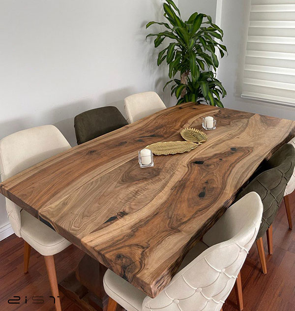 برای ساخت میز ناهار خوری چوبی روستیک از تنه درختان استفاده میشود