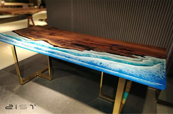 میز ناهار خوری چوب و رزین از طول عمر بالایی برخوردار است