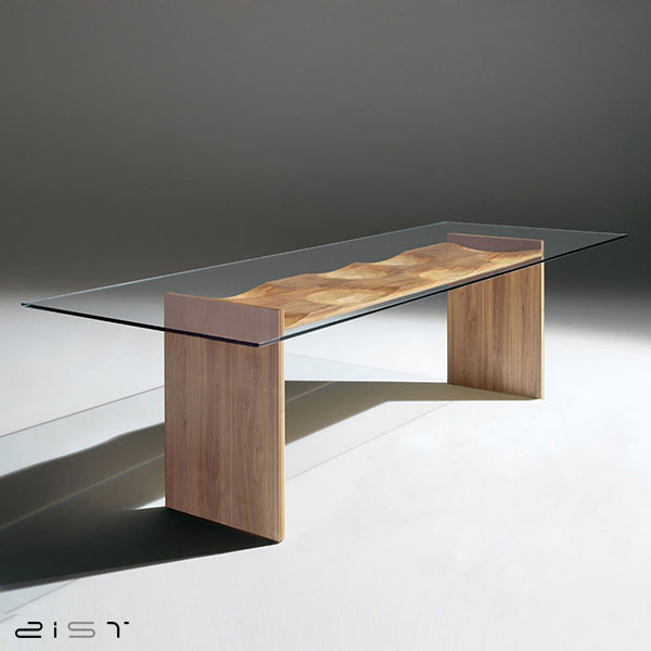 میز ناهار خوری چوبی مدرن با شیشه که در این تصویر میبینید بسیار خلاقانه و لوکس است