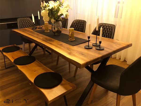 استفاده کردن از نیمکت چوبی برای میز ناهار خوری چوب و فلز یک گزینه عالی است