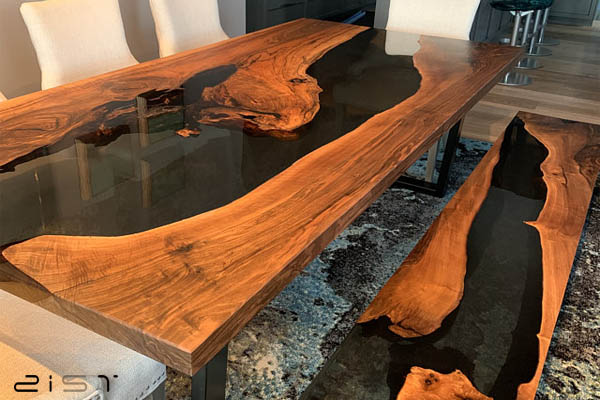 در این تصویر یک مدل میز ناهار خوری چوب و رزین  را مشاهده میکنید