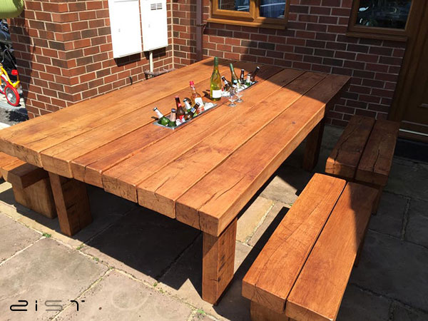 خرید میز ناهار خوری چوبی مناسب برای فضای بیرون منزل شما نیز است