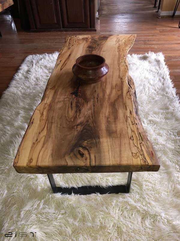 میز جلو مبلی چوب و فلز طول عمر بالایی دارد