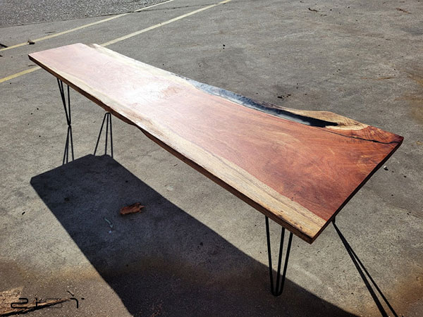 میز تلویزیون چوب و فلز را می‌توانید در ابعاد مختلفی تهیه کنید