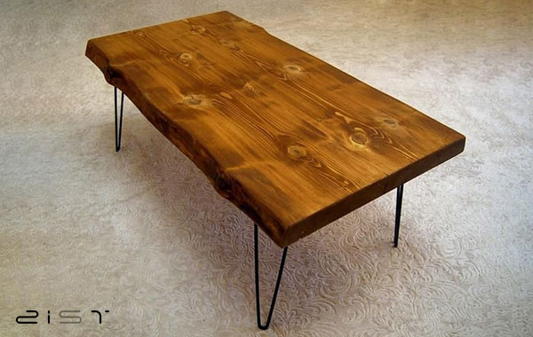 در این تصویر یک مدل لوکس از میز جلو مبلی چوب و فلز را مشاهده میکنید